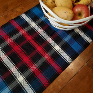 Open image in slideshow, Hablon Table Runner, 16 x 117.5 inches
